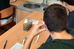 Chemie je o pokusech a pozorování