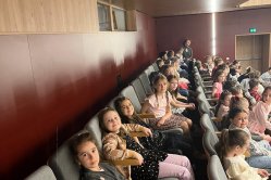 Prvňáčci v divadle 