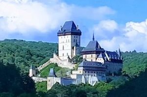 Školní výlet - Karlštejn a Koněpruské jeskyně 