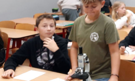 Bádání s mikroskopem.