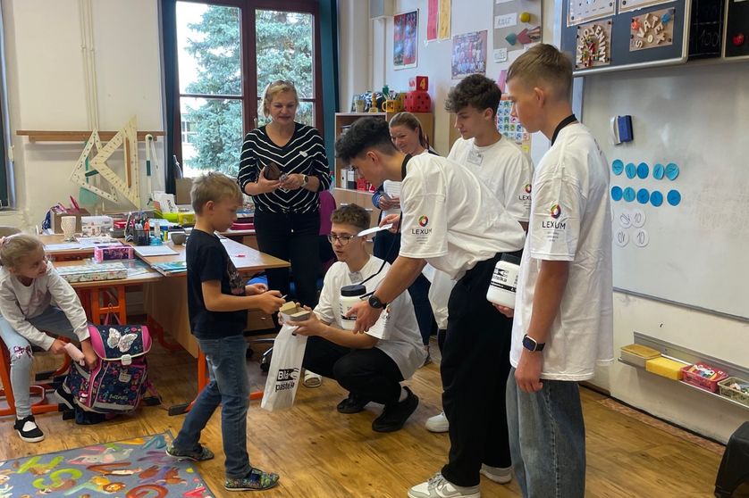 Bílá pastelka děkuje