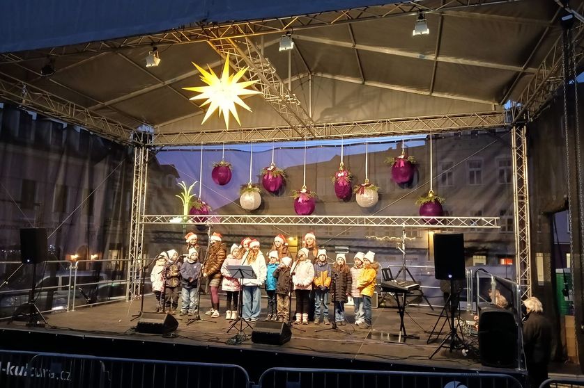 Náměstí rozezpívaly děti