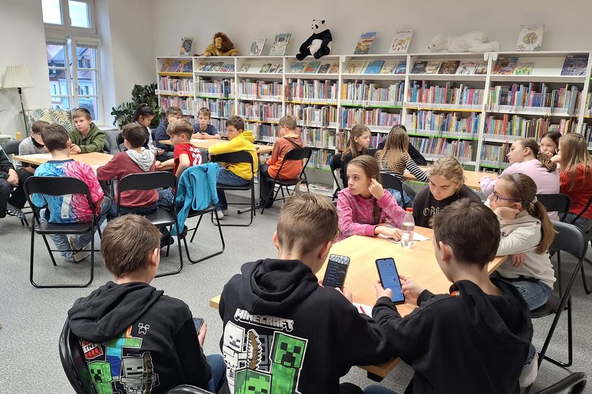 Páťáci v knihovně