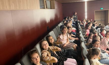 Prvňáčci v divadle 