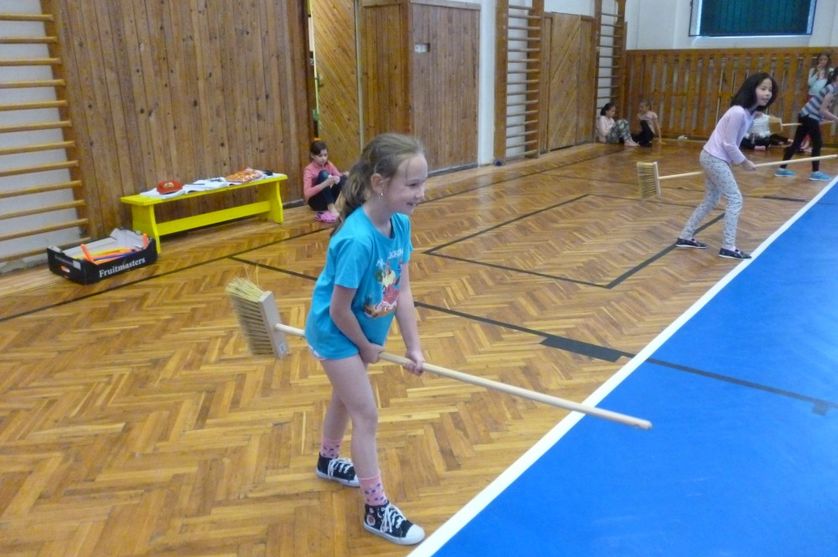 Rekord měsíce – DUBEN – Let na koštěti