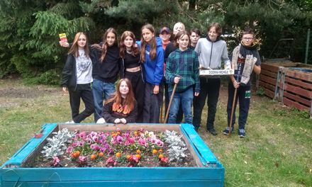 Šesťáci na školní zahradě